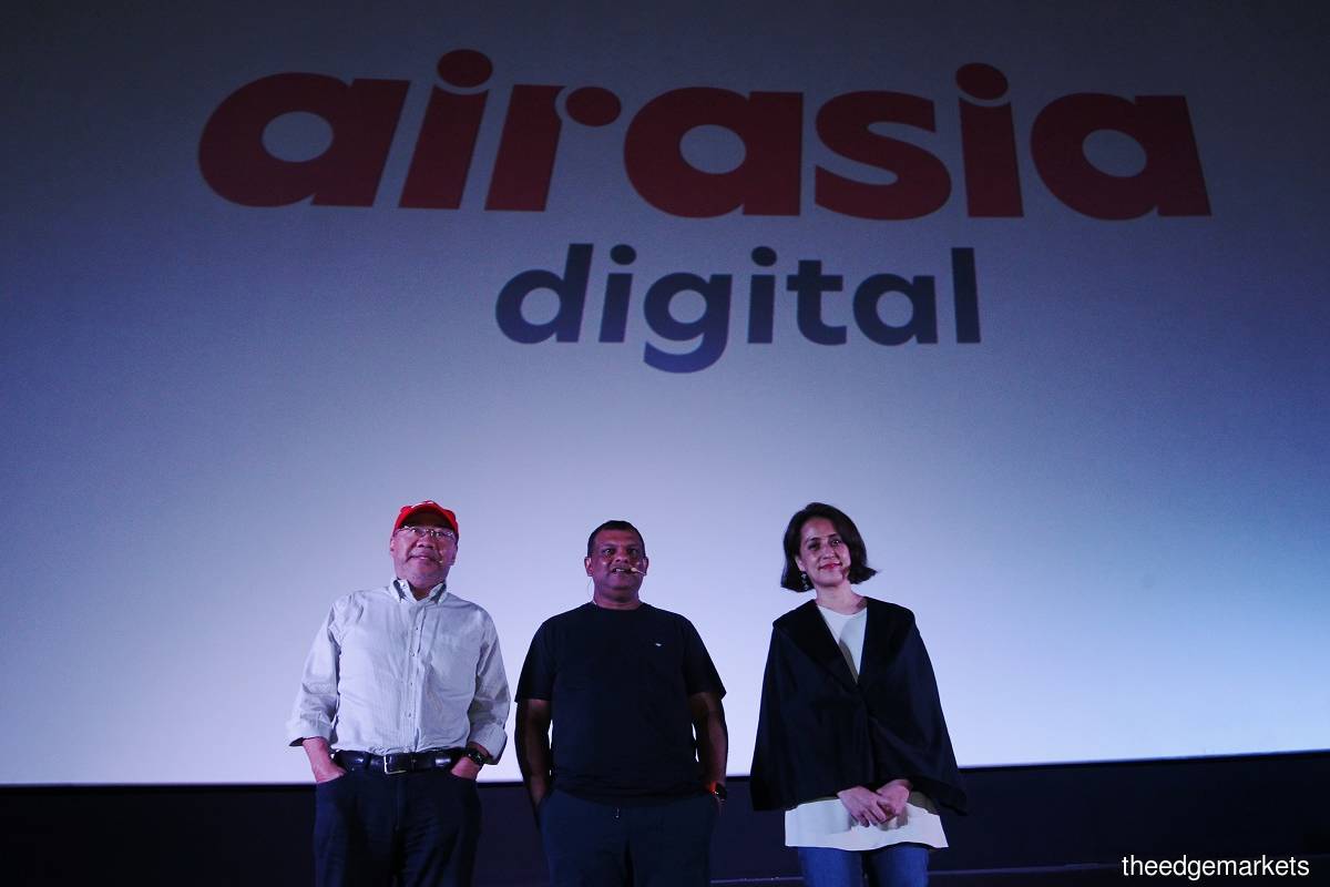卡玛鲁丁（左起）、东尼费南德斯及AirAsia Digital总裁Aireen Omar。（摄影：Mohd Suhaimi Mohamed Yusuf /The Edge）